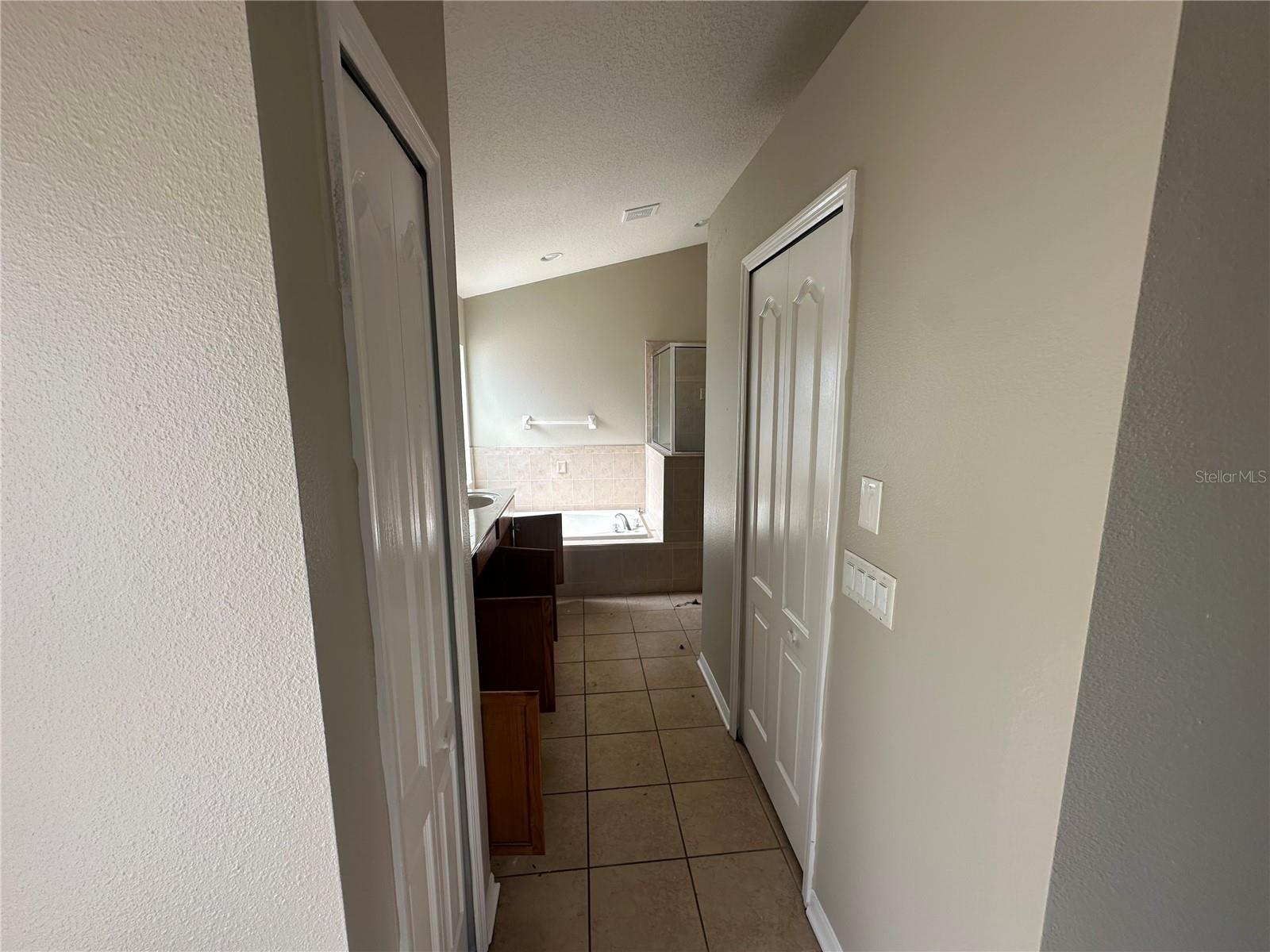 8105 WATER TOWER DR, TAMPA, FL, 33619