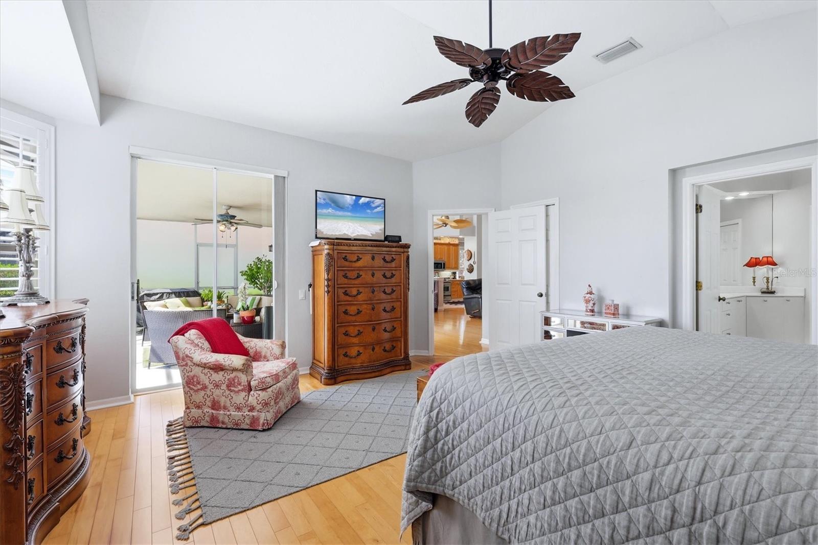 8025 HAMPTON CT, UNIVERSITY PARK, FL, 34201