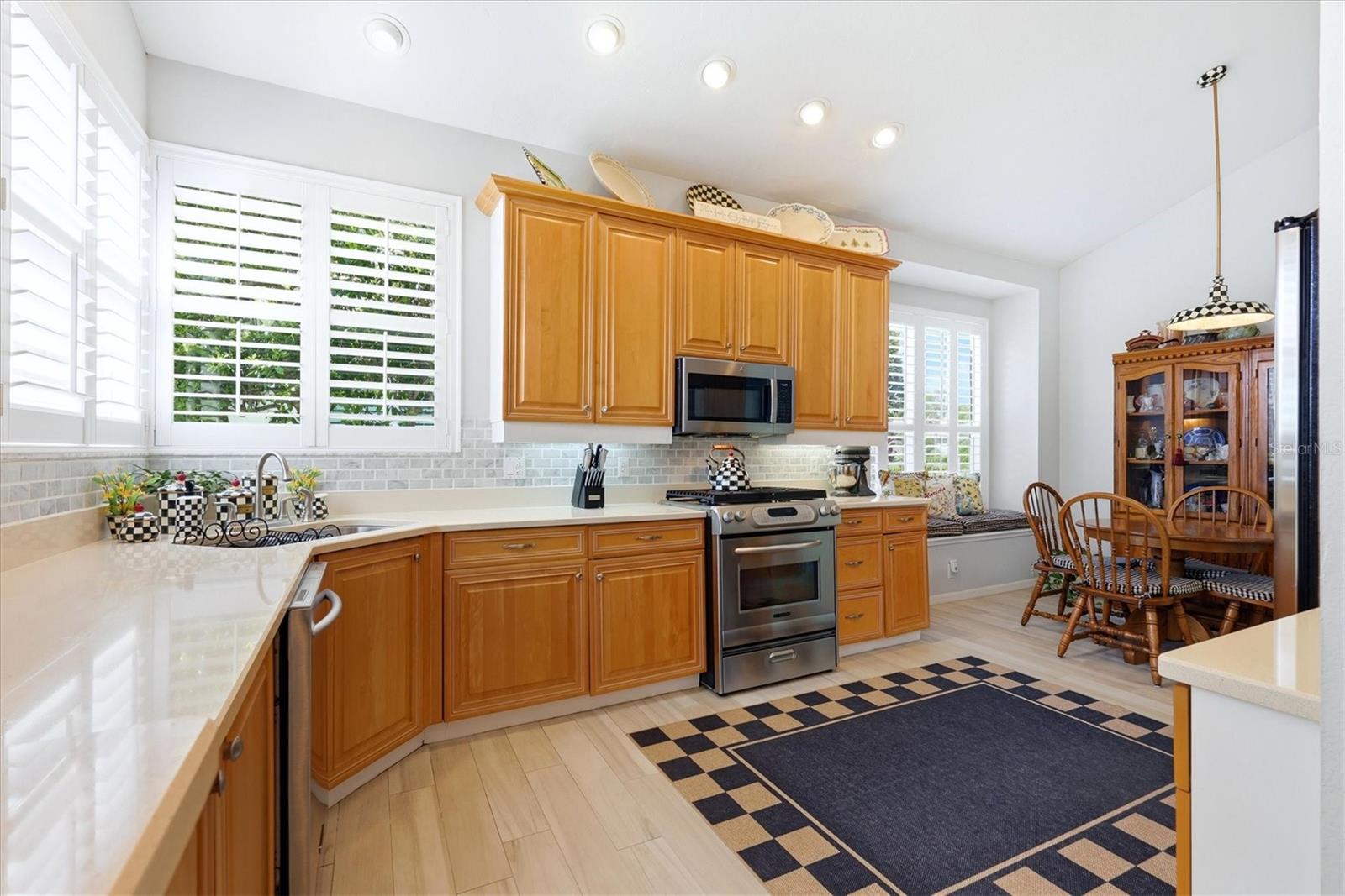 8025 HAMPTON CT, UNIVERSITY PARK, FL, 34201