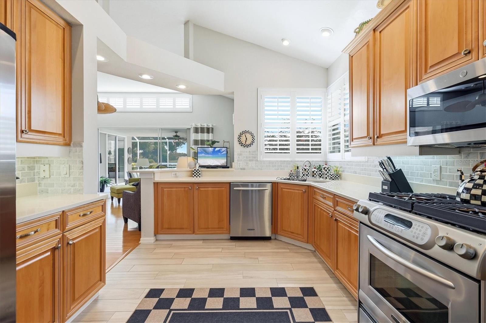 8025 HAMPTON CT, UNIVERSITY PARK, FL, 34201