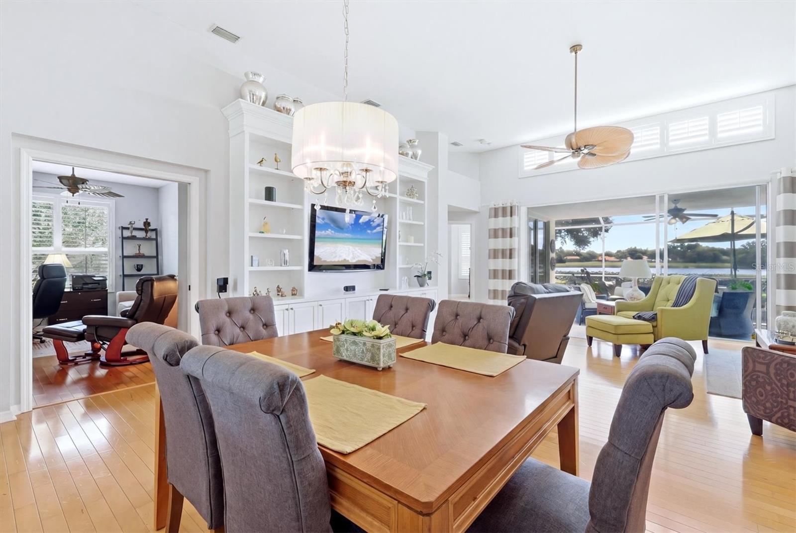 8025 HAMPTON CT, UNIVERSITY PARK, FL, 34201