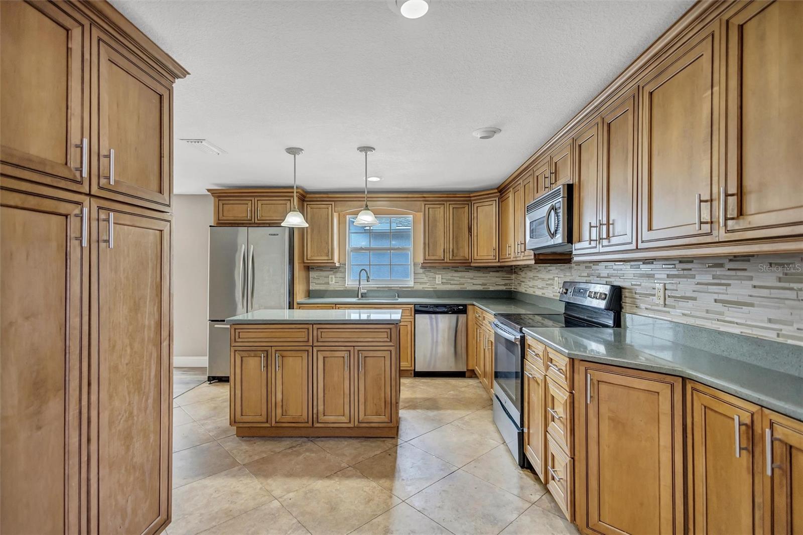 2115 GLEN DR, SAFETY HARBOR, FL, 34695