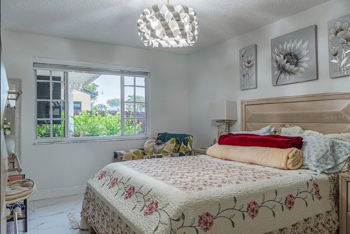 8419 NW 193RD LN, HIALEAH, FL, 33015