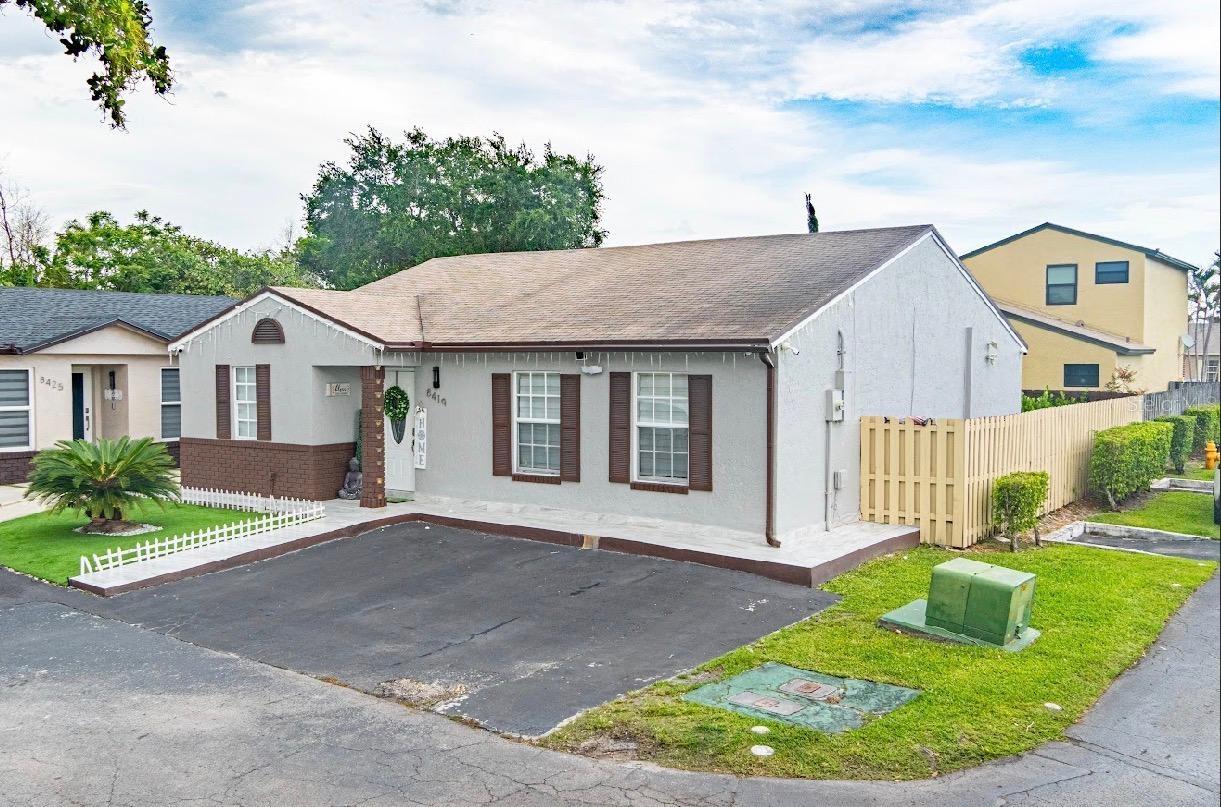 8419 NW 193RD LN, HIALEAH, FL, 33015