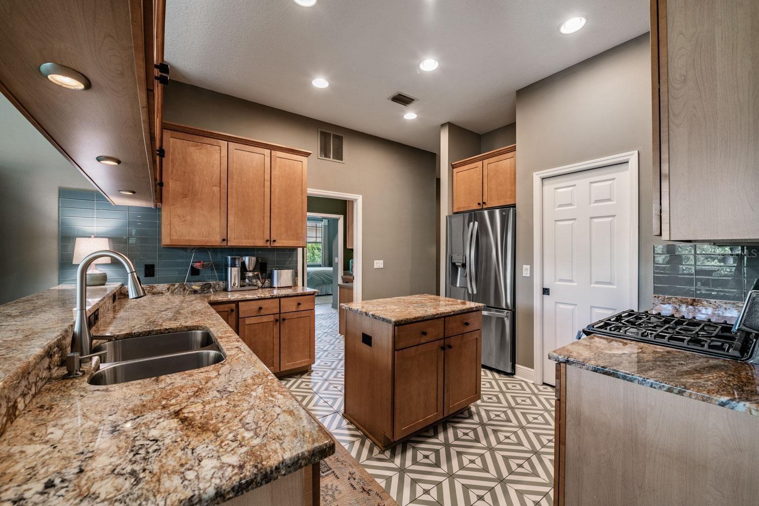 6004 HAMMOCK HILL AVE, LITHIA, FL, 33547