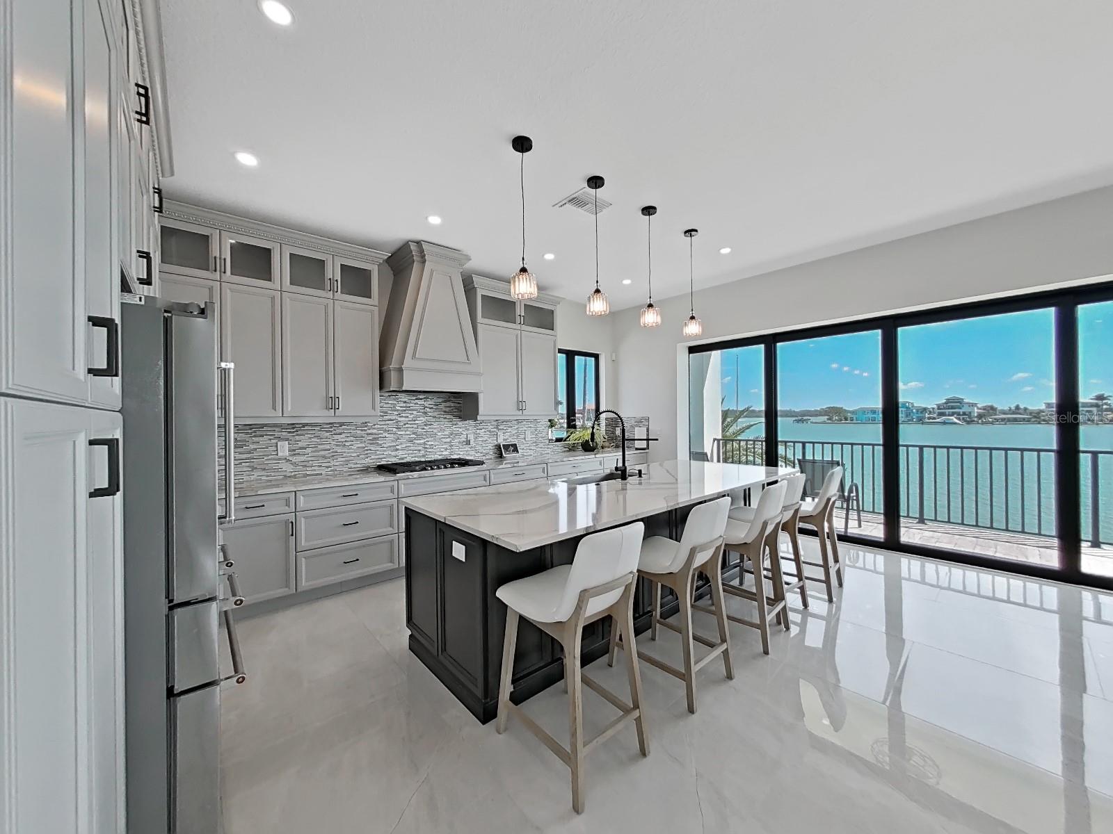 882 BAY POINT DR, MADEIRA BEACH, FL, 33708