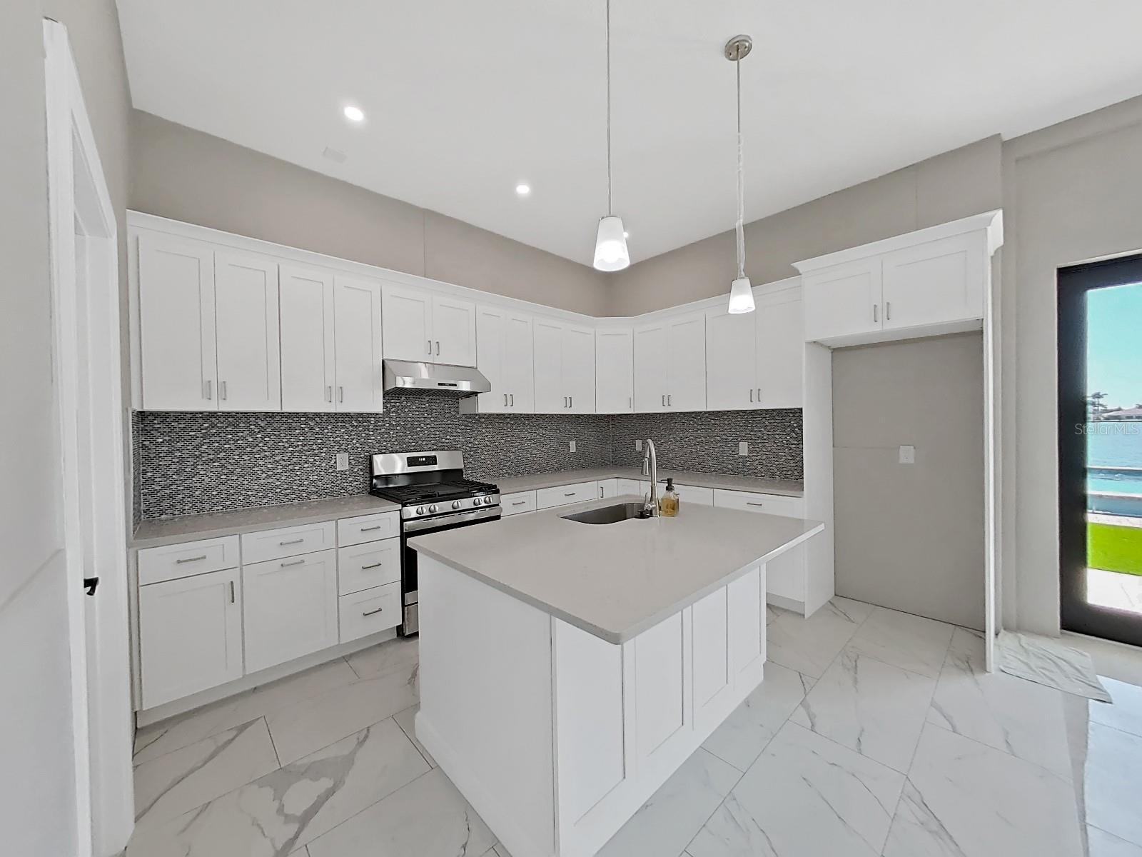 882 BAY POINT DR, MADEIRA BEACH, FL, 33708