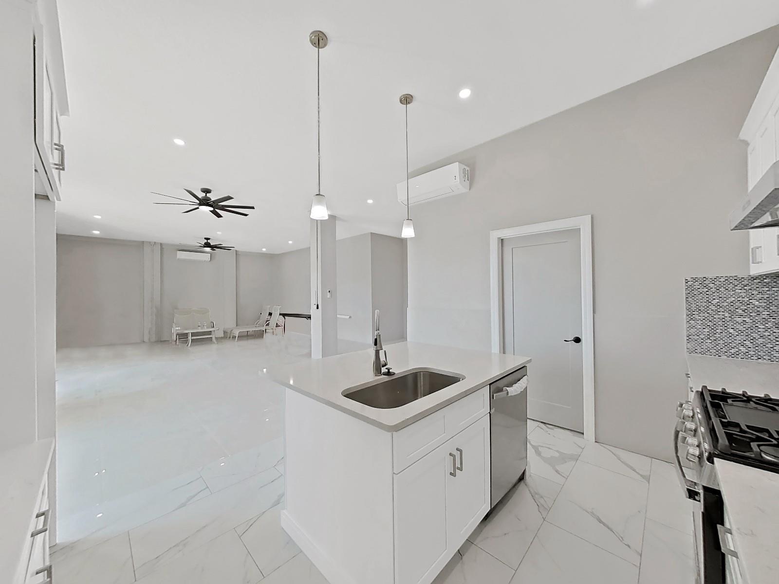 882 BAY POINT DR, MADEIRA BEACH, FL, 33708