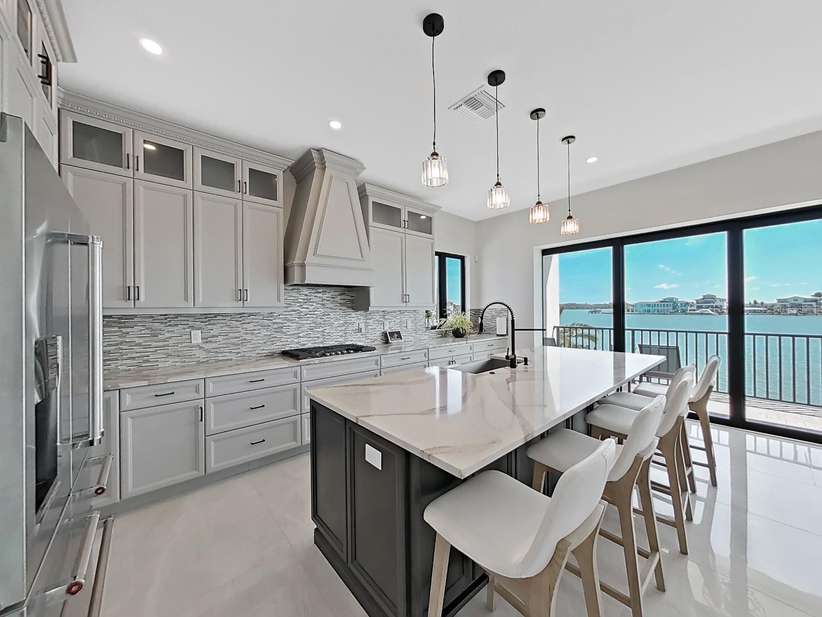 882 BAY POINT DR, MADEIRA BEACH, FL, 33708