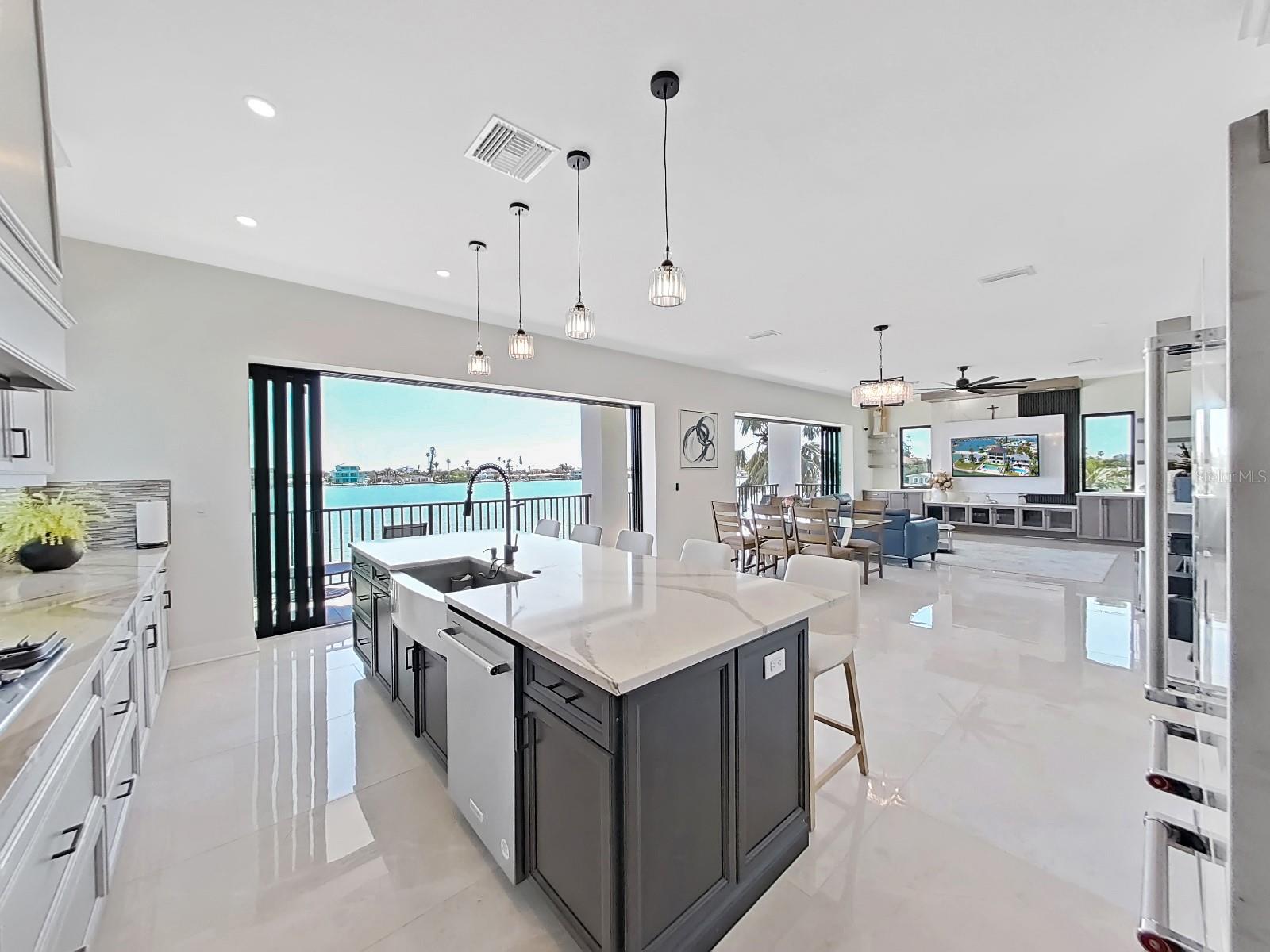 882 BAY POINT DR, MADEIRA BEACH, FL, 33708