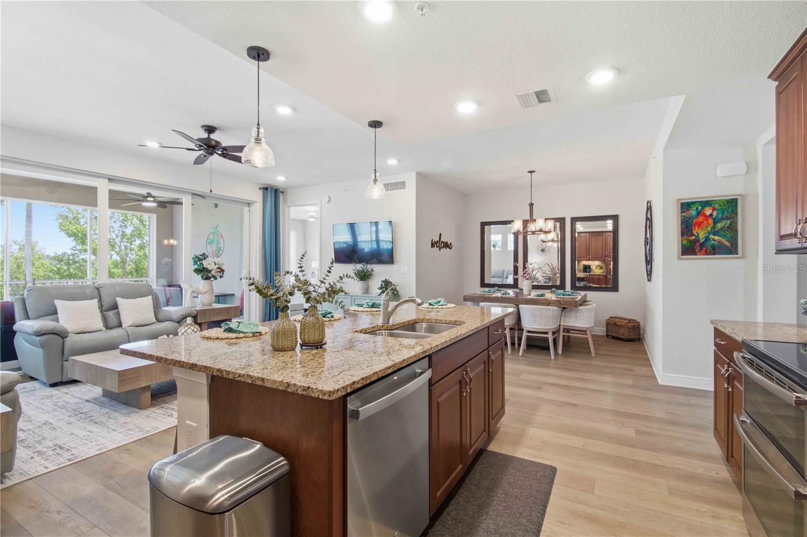 395 ARUBA CIR #102, BRADENTON, FL, 34209