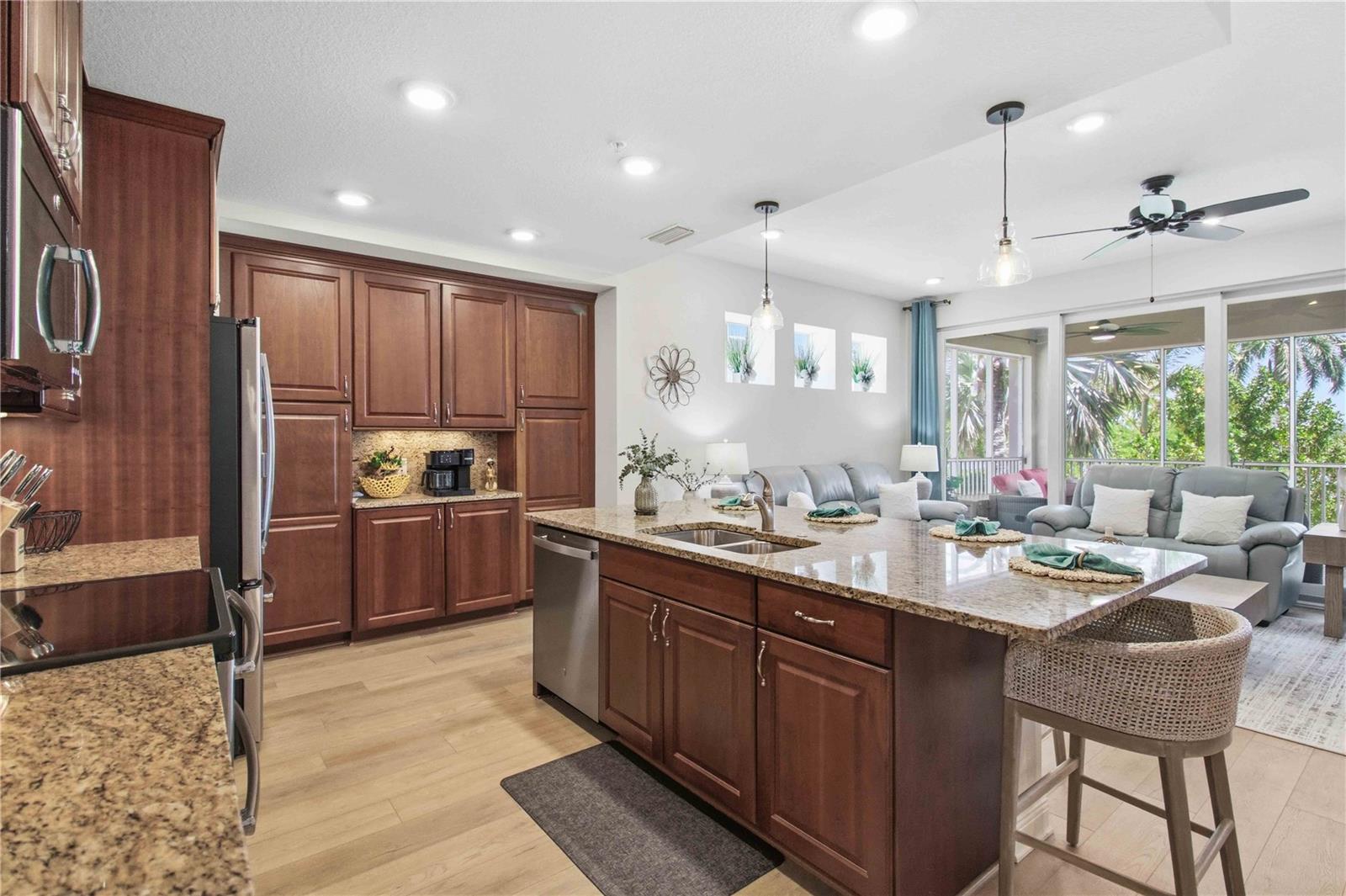 395 ARUBA CIR #102, BRADENTON, FL, 34209