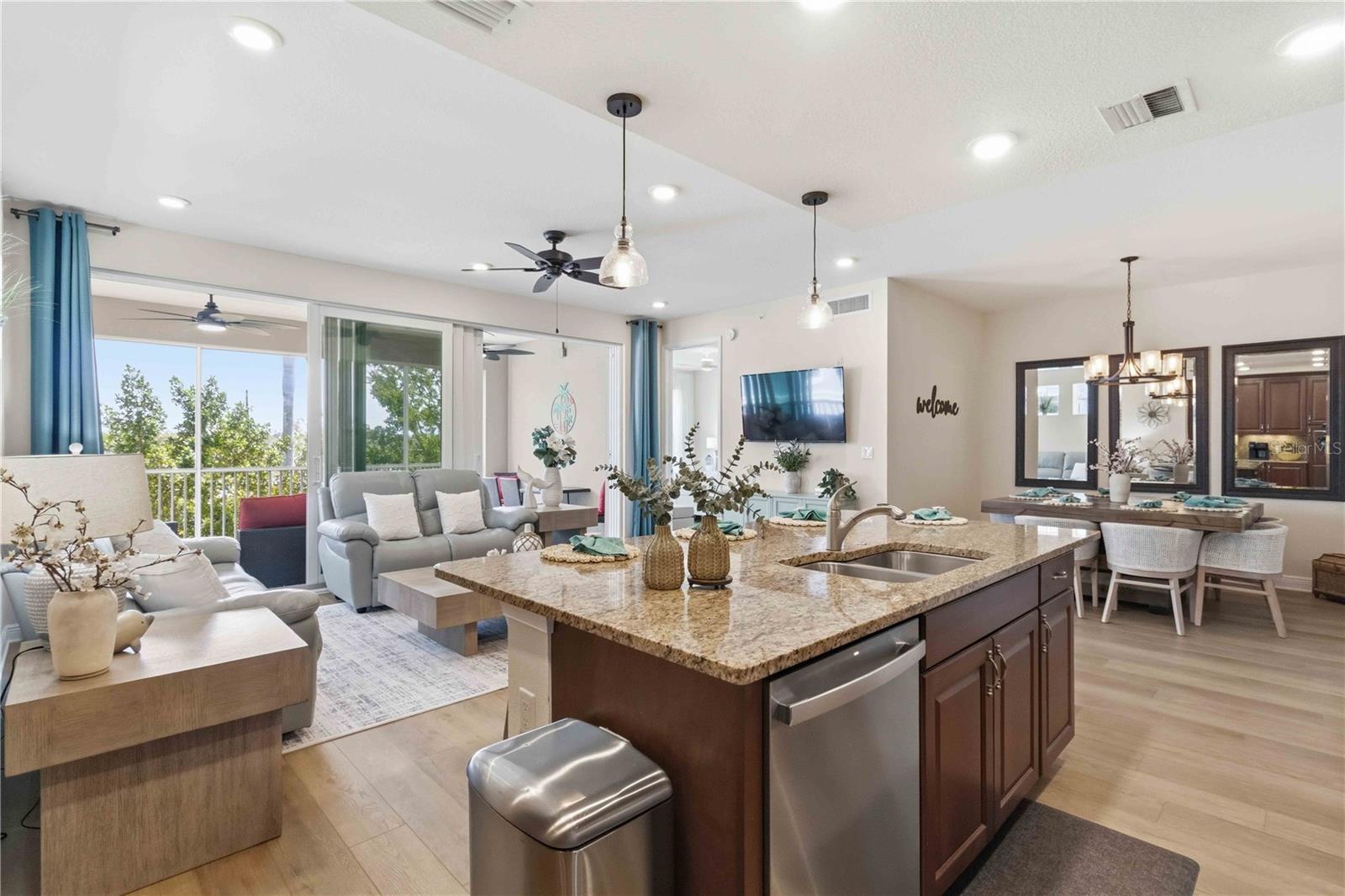 395 ARUBA CIR #102, BRADENTON, FL, 34209