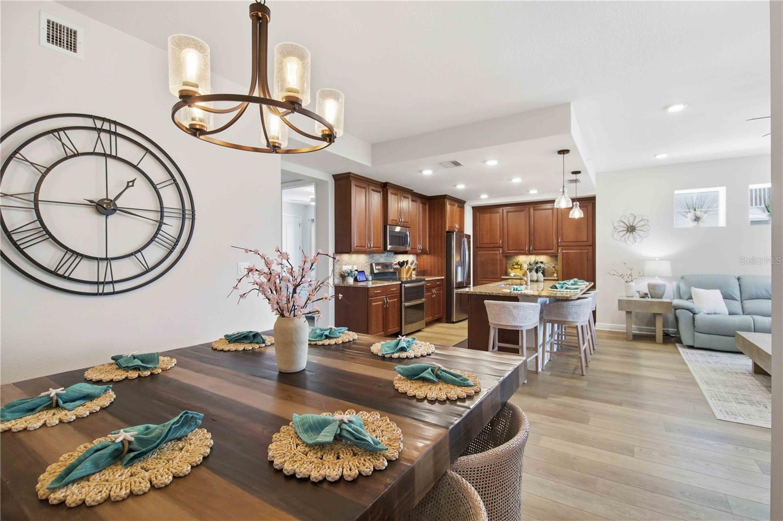 395 ARUBA CIR #102, BRADENTON, FL, 34209