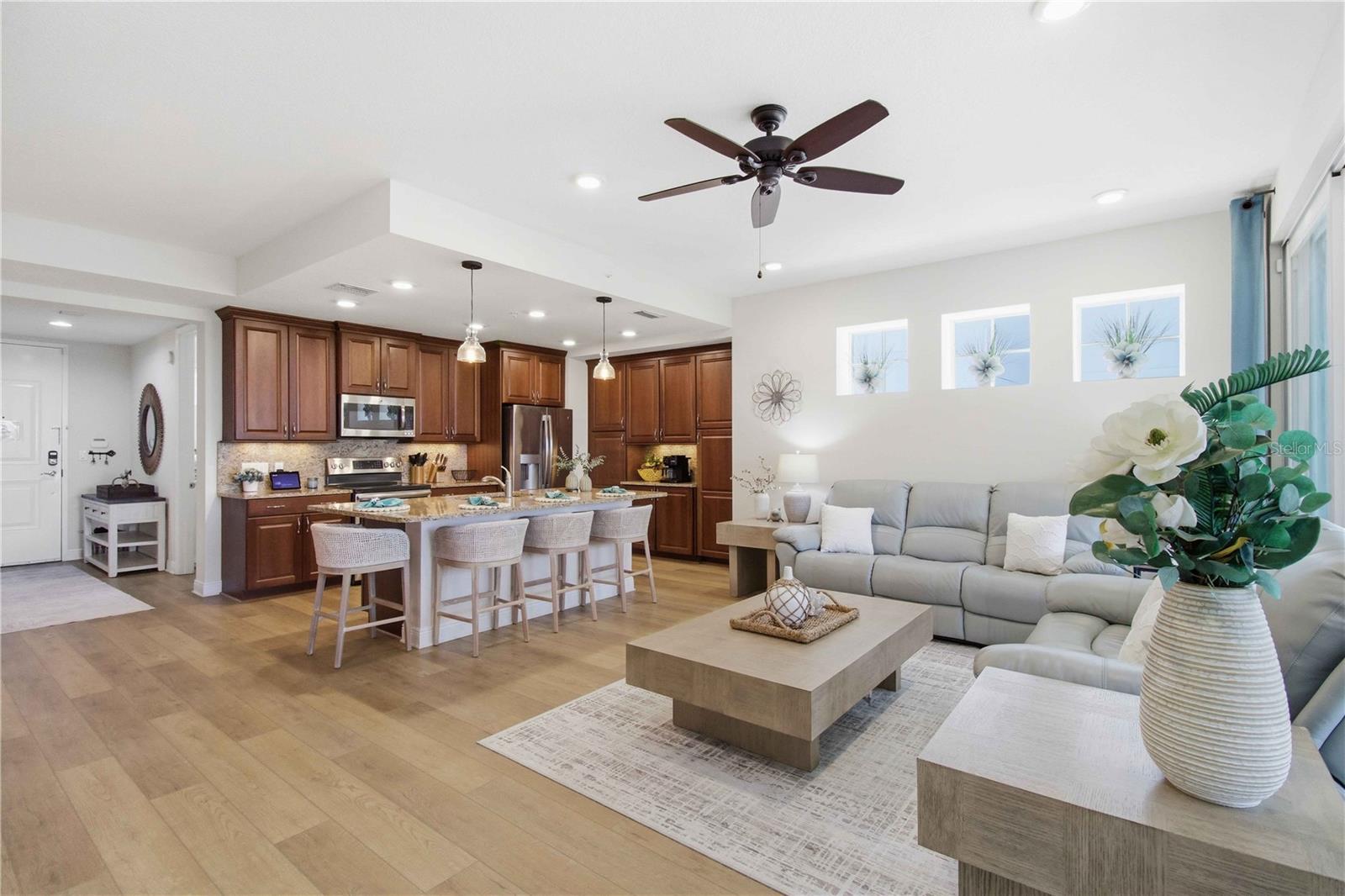 395 ARUBA CIR #102, BRADENTON, FL, 34209