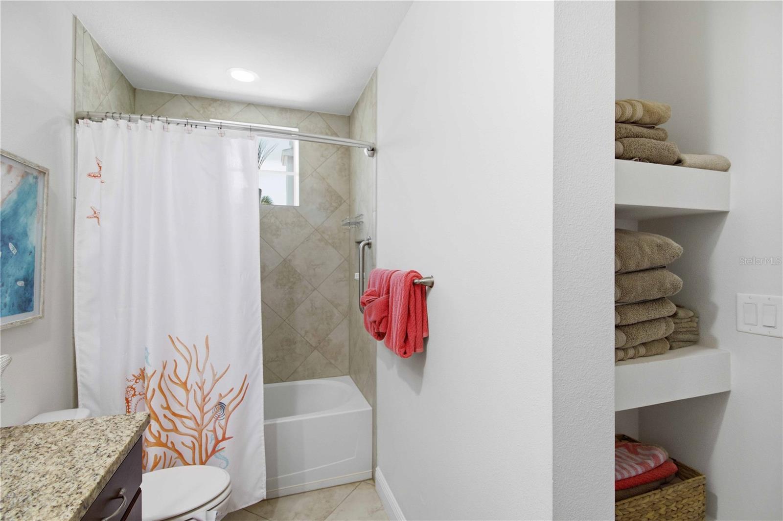395 ARUBA CIR #102, BRADENTON, FL, 34209