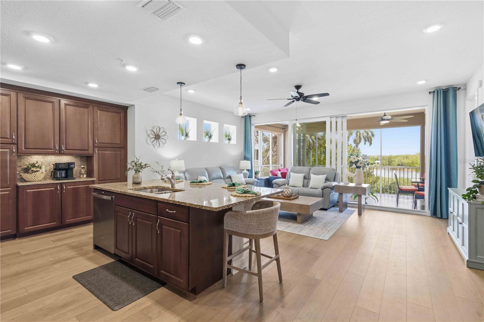 395 ARUBA CIR #102, BRADENTON, FL, 34209