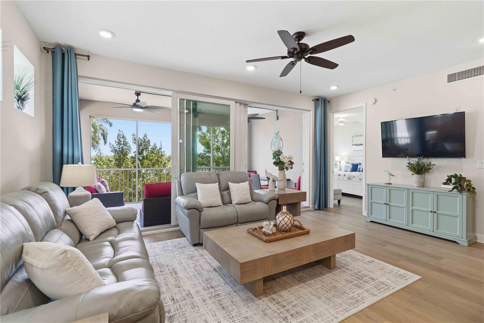 395 ARUBA CIR #102, BRADENTON, FL, 34209