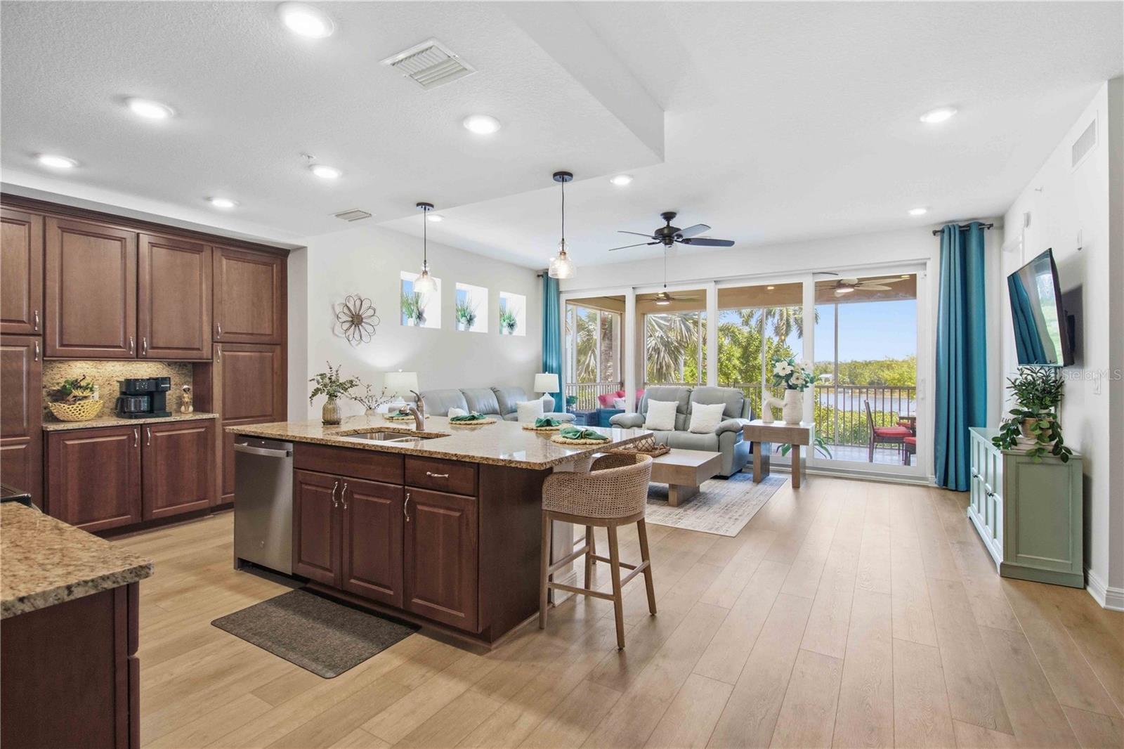 395 ARUBA CIR #102, BRADENTON, FL, 34209
