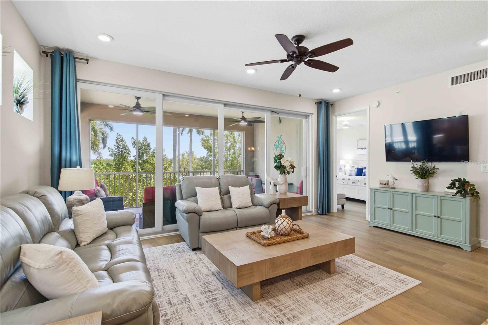 395 ARUBA CIR #102, BRADENTON, FL, 34209