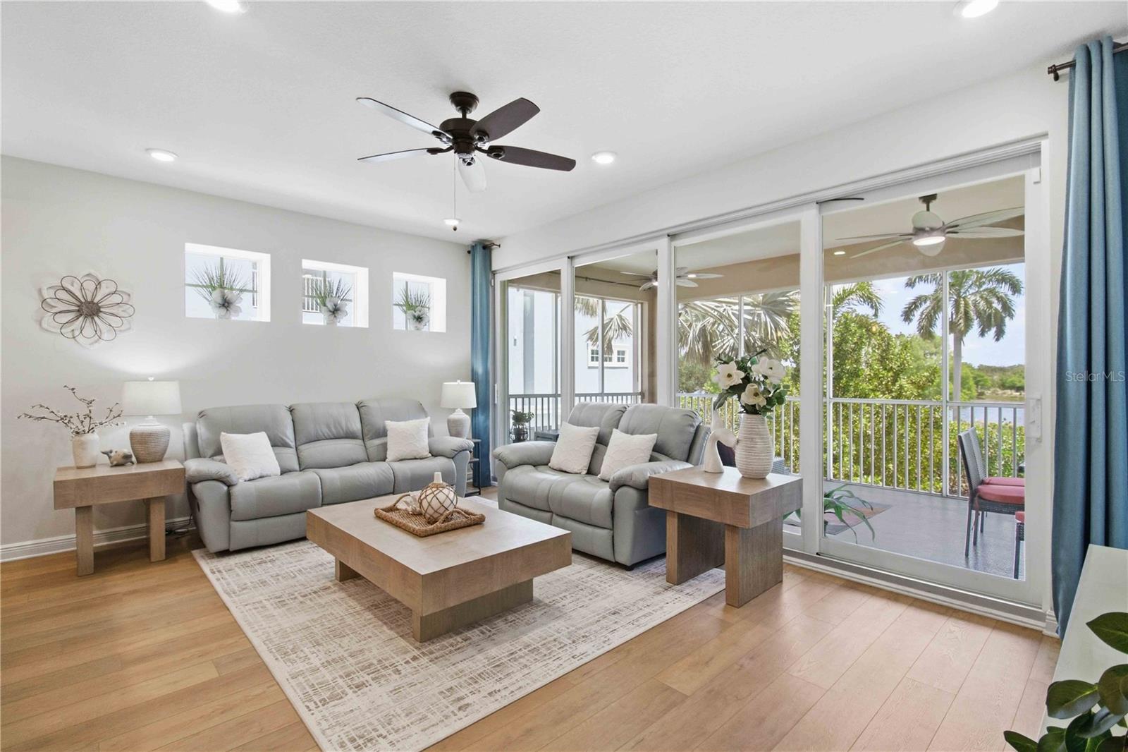 395 ARUBA CIR #102, BRADENTON, FL, 34209