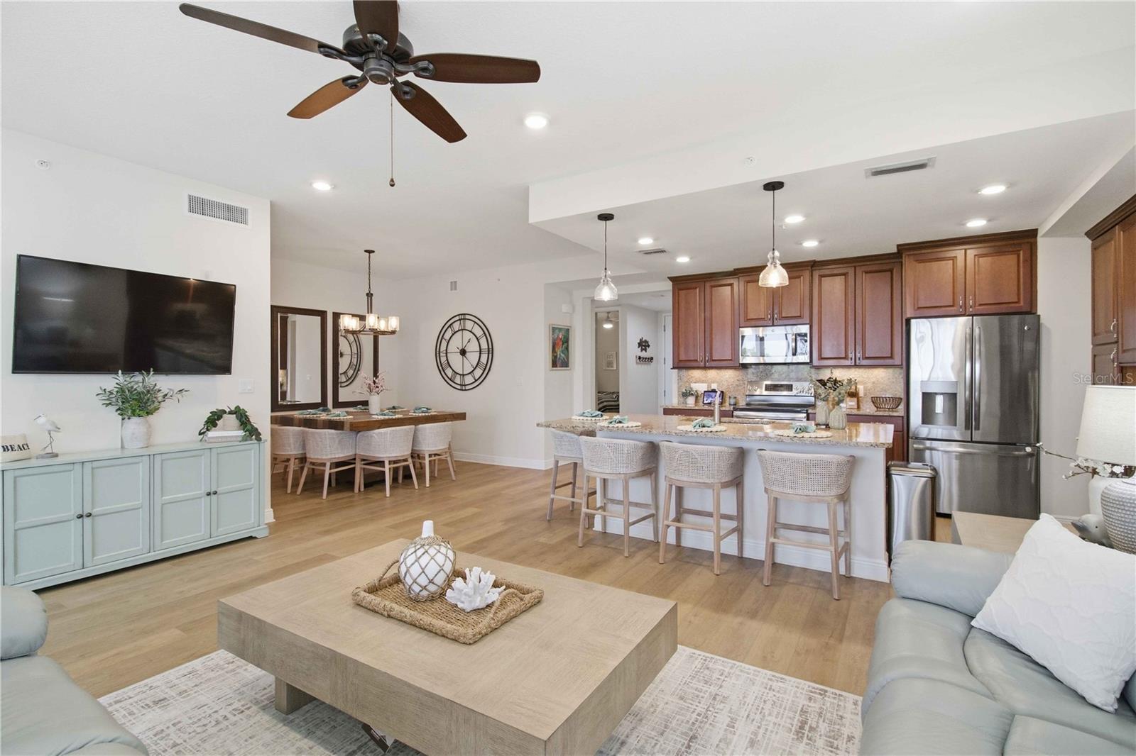 395 ARUBA CIR #102, BRADENTON, FL, 34209