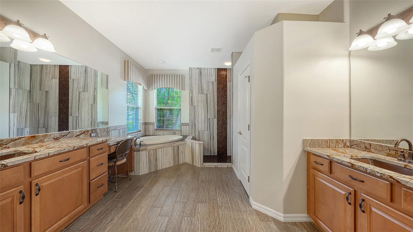6148 PALOMINO CIR, BRADENTON, FL, 34201