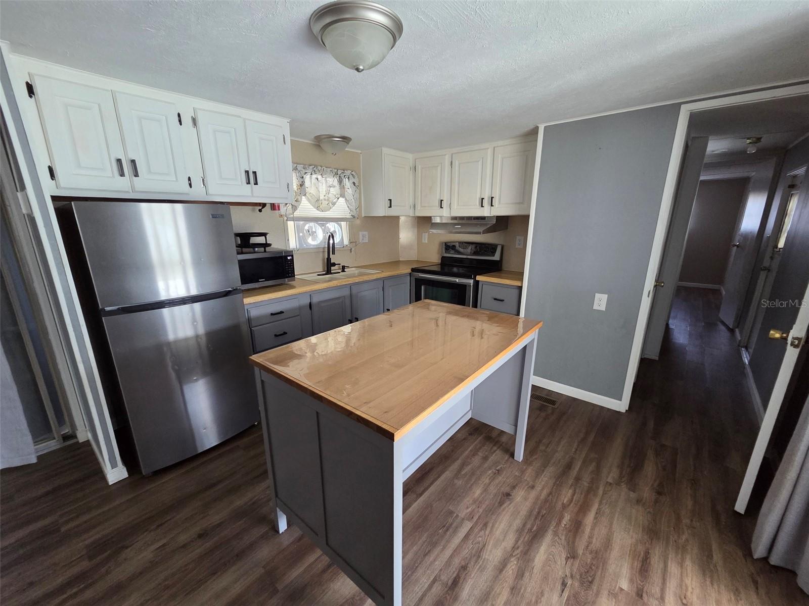 39143 OLA AVE, ZEPHYRHILLS, FL, 33542