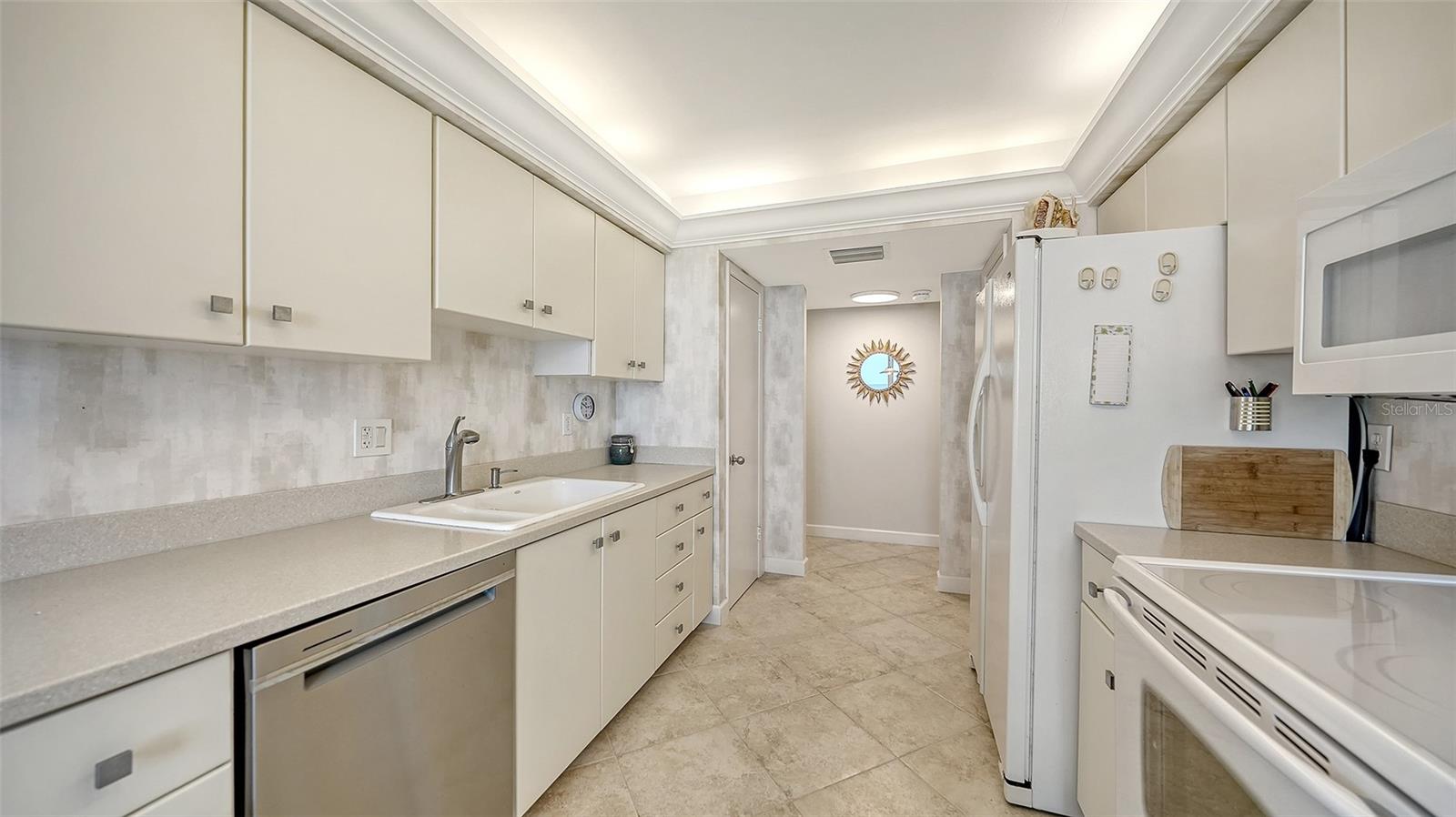 2425 GULF OF MEXICO DR #2E, LONGBOAT KEY, FL, 34228