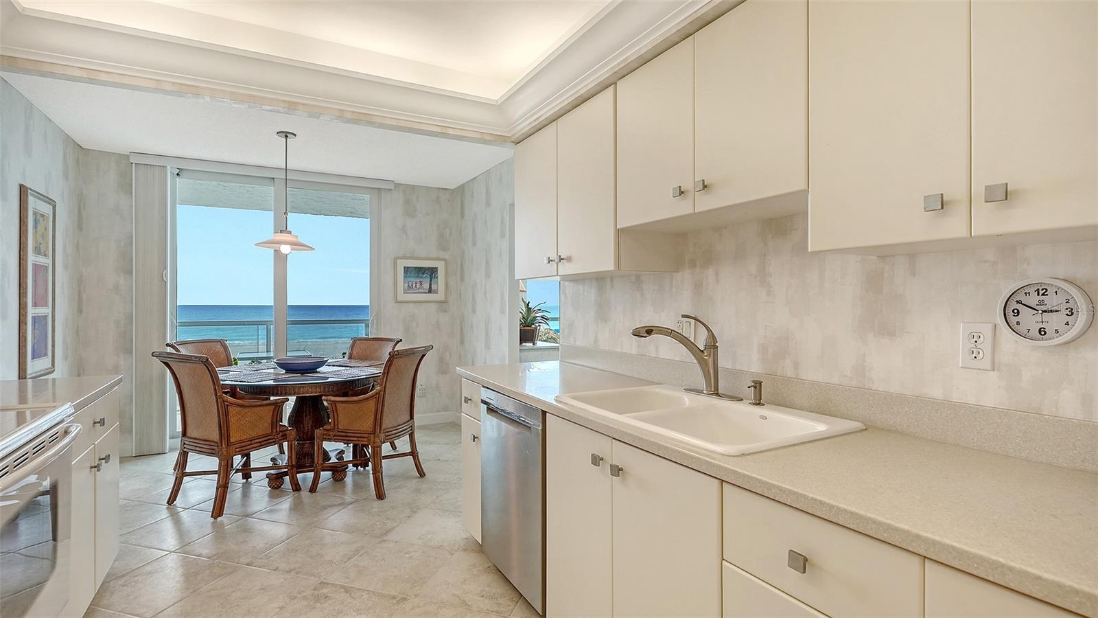 2425 GULF OF MEXICO DR #2E, LONGBOAT KEY, FL, 34228