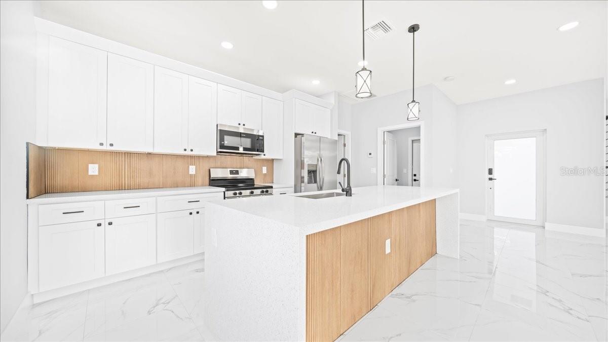 103 DIPLOMAT PKWY E, CAPE CORAL, FL, 33909