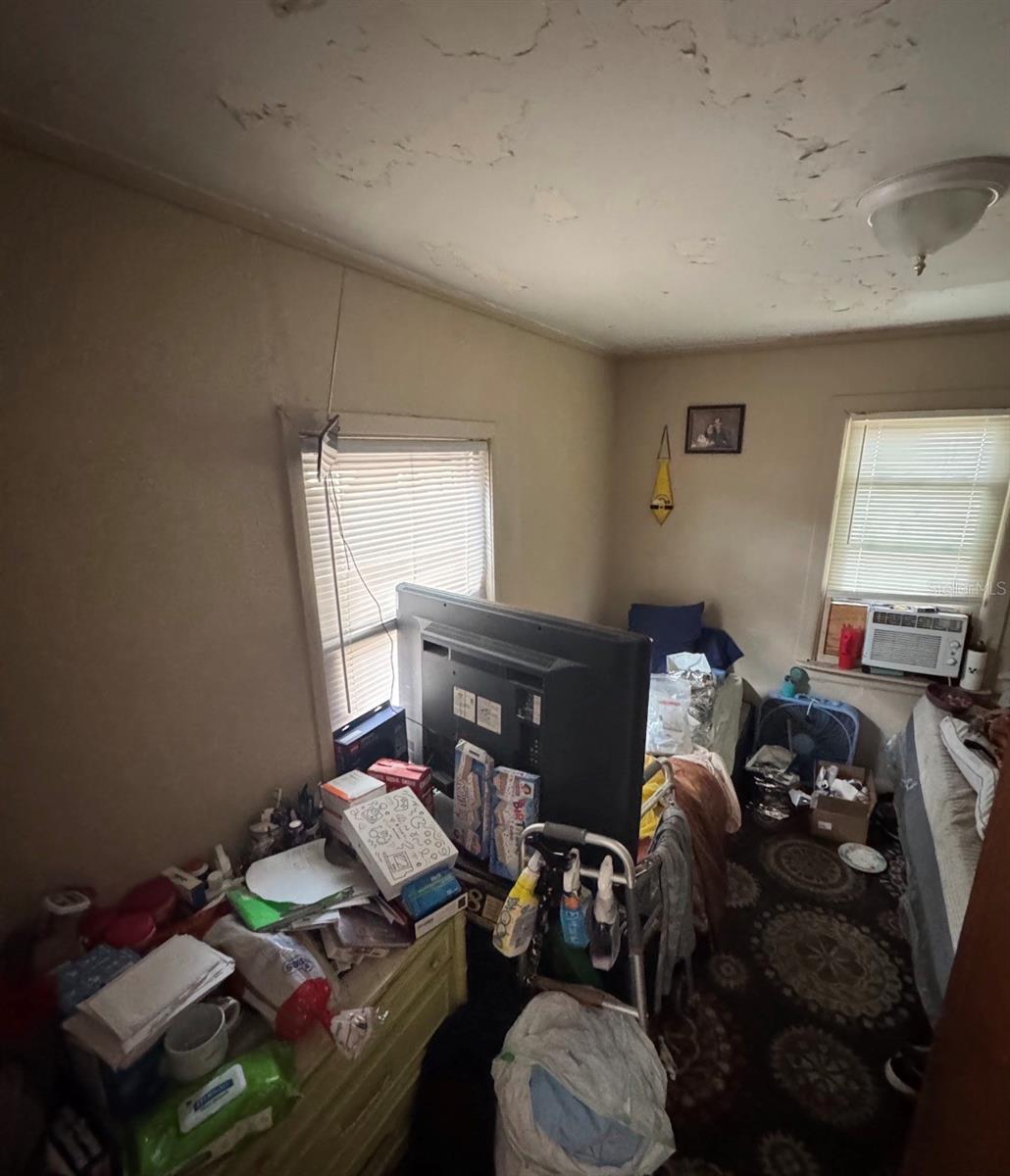 1812 E OKALOOSA AVE, TAMPA, FL, 33604