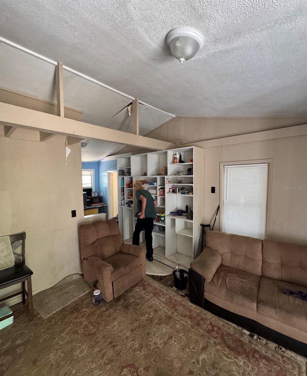 1812 E OKALOOSA AVE, TAMPA, FL, 33604