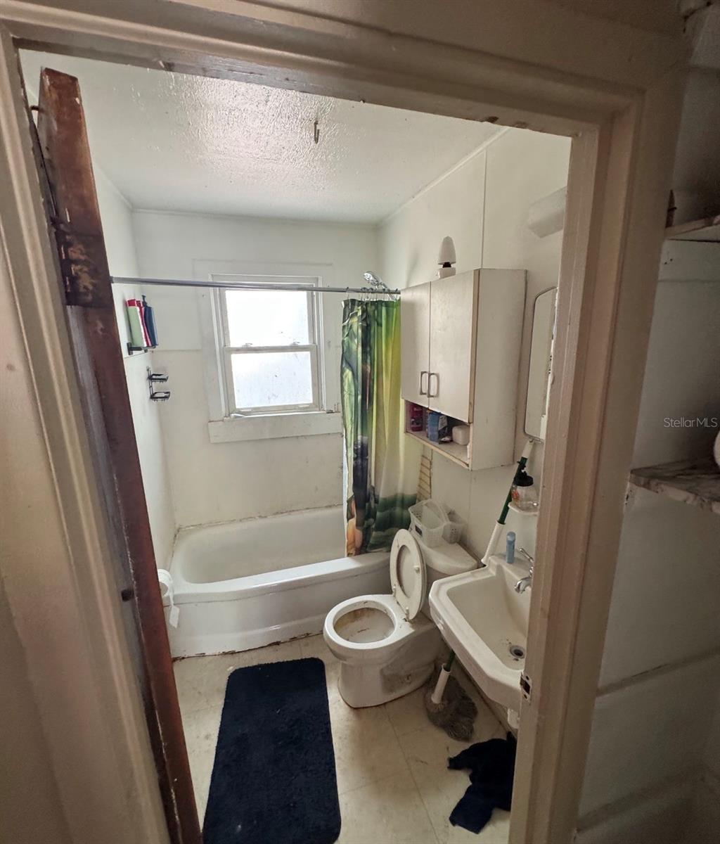 1812 E OKALOOSA AVE, TAMPA, FL, 33604