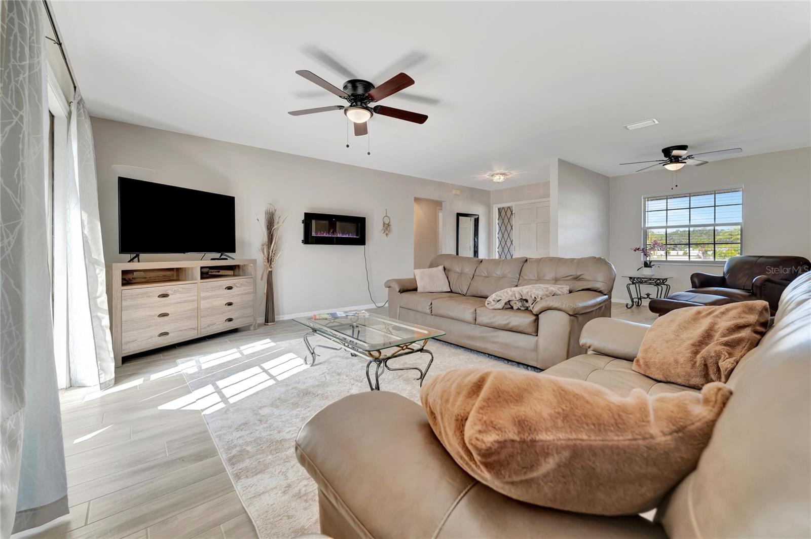 2916 WOODCREST DR, SARASOTA, FL, 34239