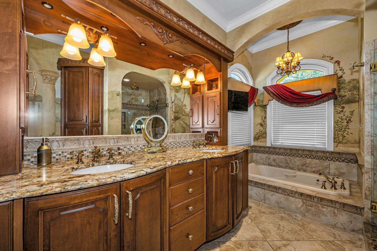 970 SOUTHERN PINE CT NE, ST PETERSBURG, FL, 33703