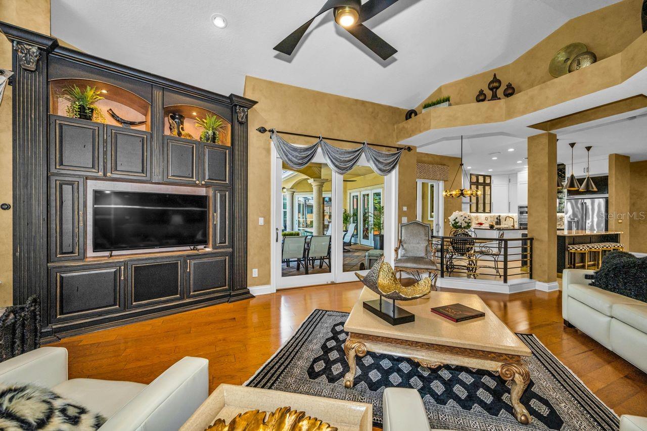 970 SOUTHERN PINE CT NE, ST PETERSBURG, FL, 33703