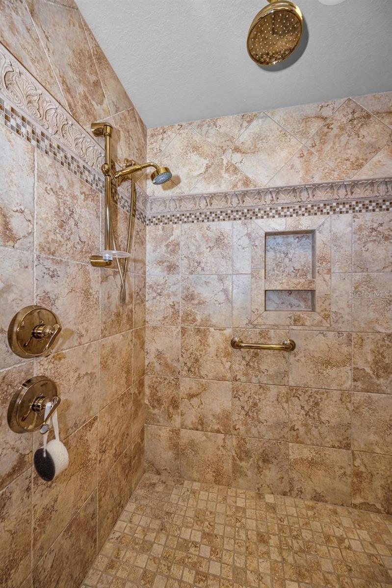 970 SOUTHERN PINE CT NE, ST PETERSBURG, FL, 33703