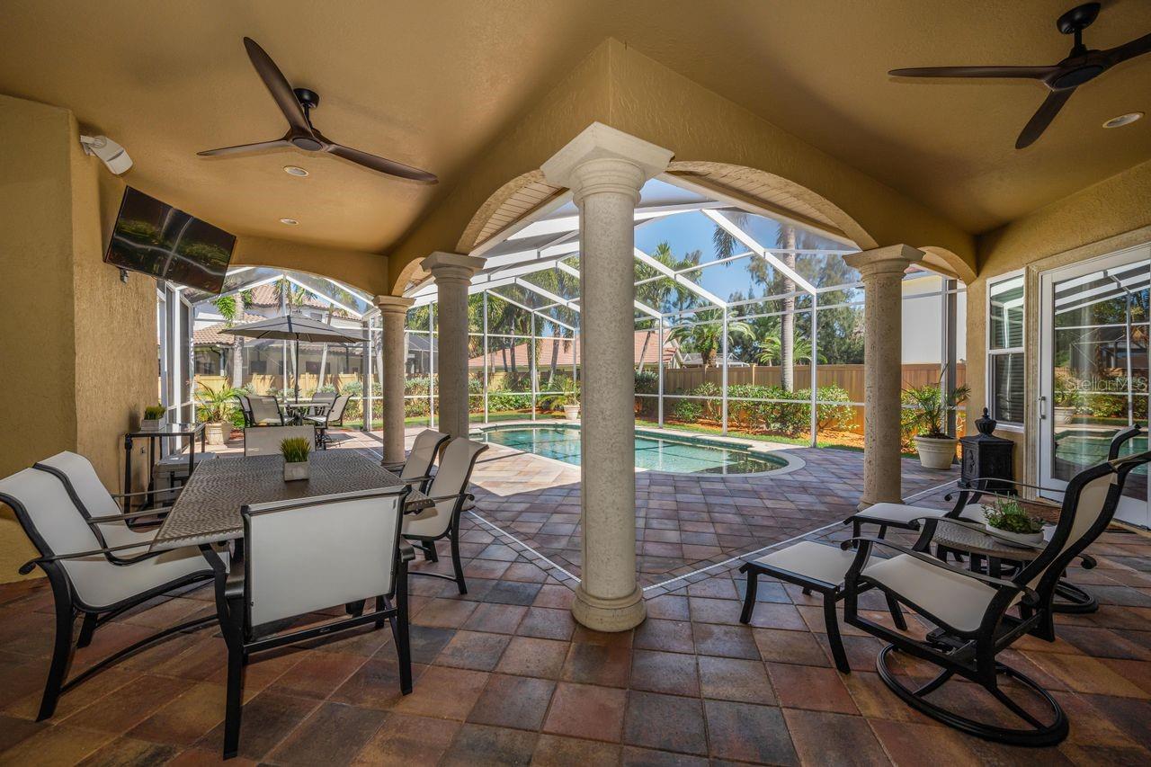 970 SOUTHERN PINE CT NE, ST PETERSBURG, FL, 33703