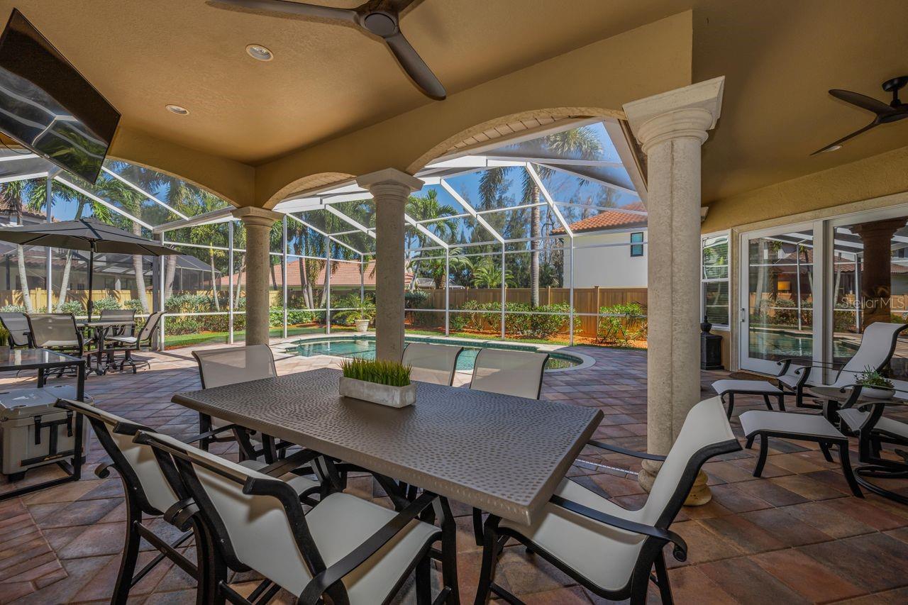 970 SOUTHERN PINE CT NE, ST PETERSBURG, FL, 33703