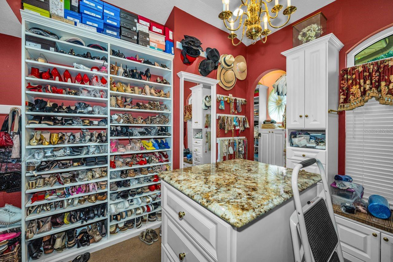 970 SOUTHERN PINE CT NE, ST PETERSBURG, FL, 33703