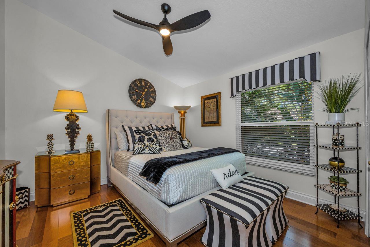 970 SOUTHERN PINE CT NE, ST PETERSBURG, FL, 33703