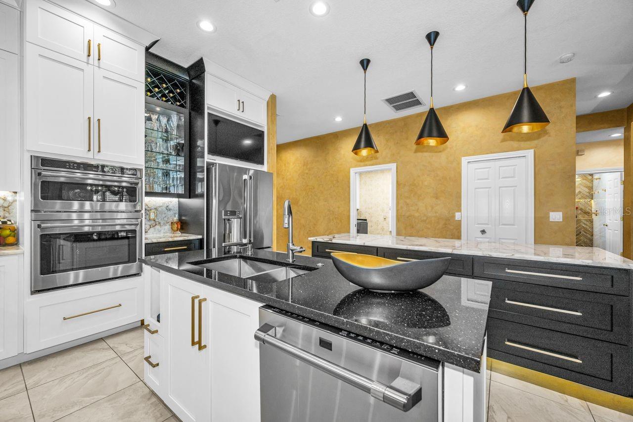 970 SOUTHERN PINE CT NE, ST PETERSBURG, FL, 33703