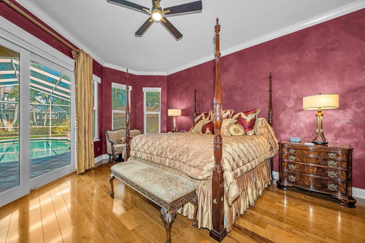 970 SOUTHERN PINE CT NE, ST PETERSBURG, FL, 33703