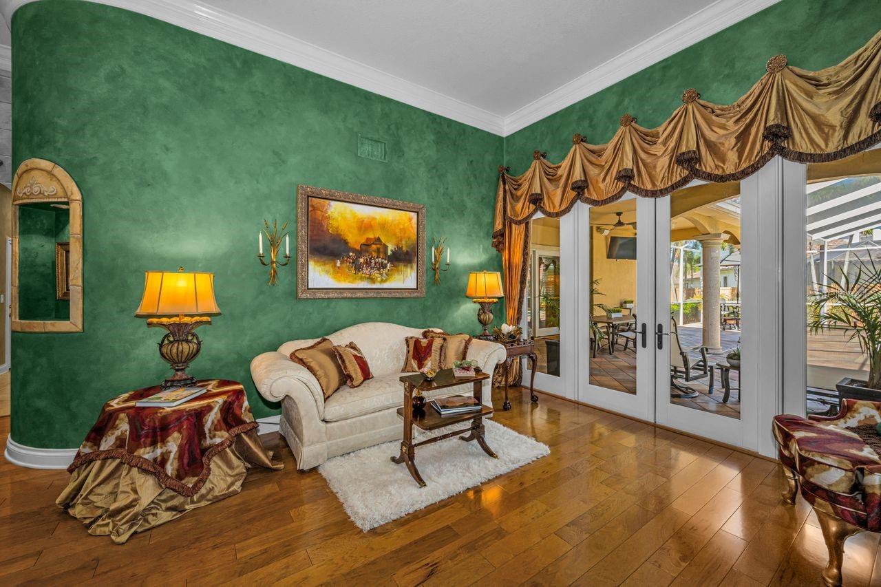 970 SOUTHERN PINE CT NE, ST PETERSBURG, FL, 33703
