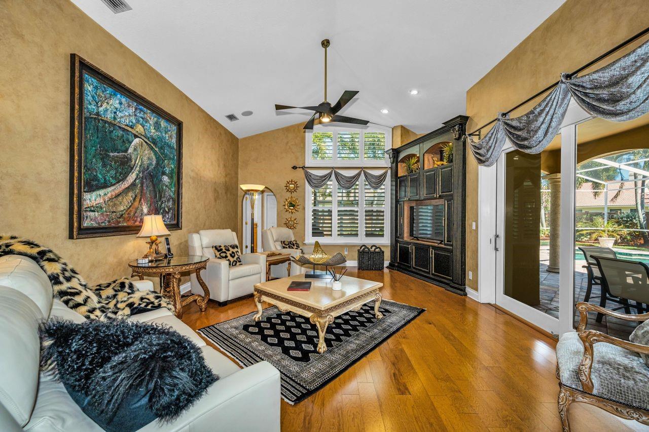970 SOUTHERN PINE CT NE, ST PETERSBURG, FL, 33703