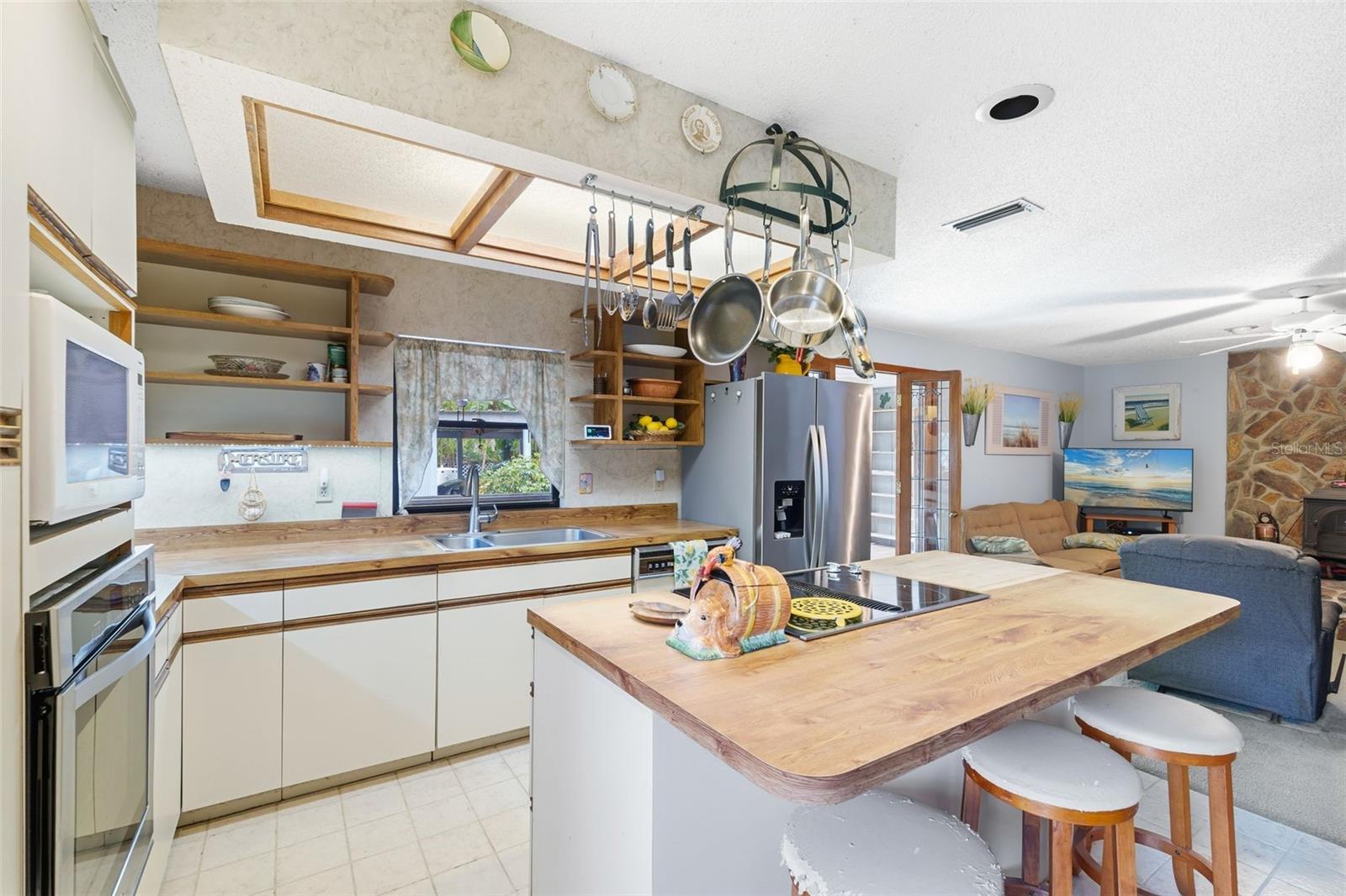 2070 59TH ST, SARASOTA, FL, 34243