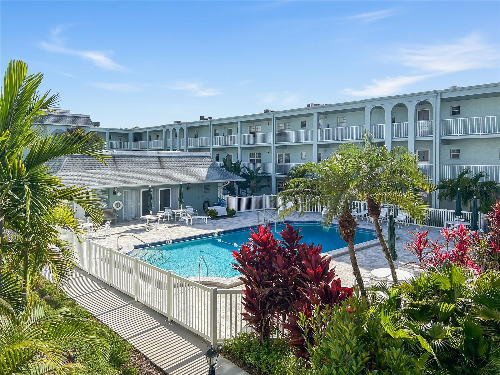 1706 BELLEAIR FOREST DR #252, BELLEAIR, FL, 33756