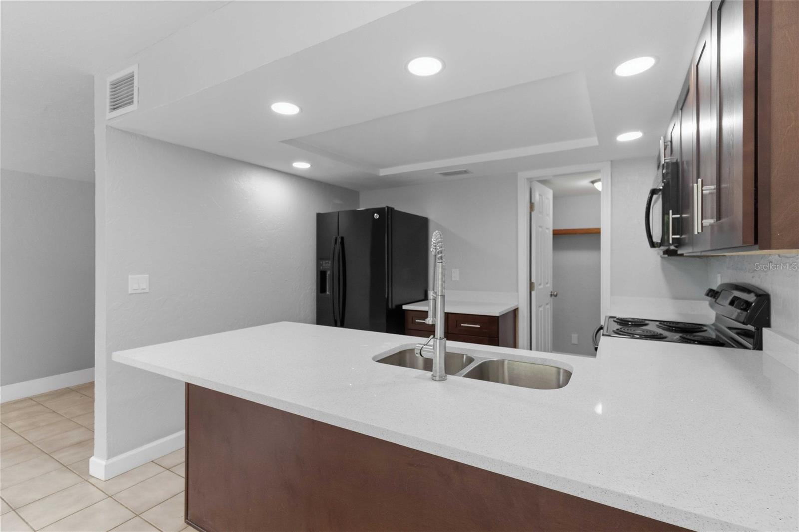 1125 LONGFELLOW WAY #125-B, SARASOTA, FL, 34243