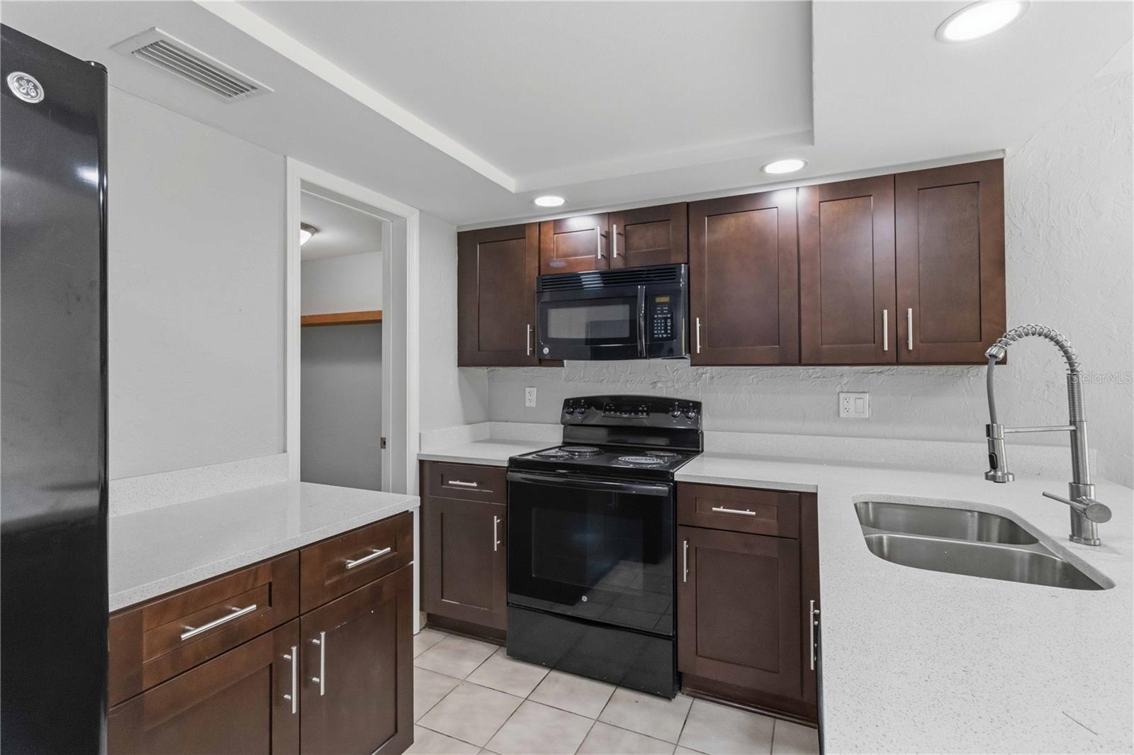 1125 LONGFELLOW WAY #125-B, SARASOTA, FL, 34243